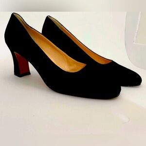 Black Leather and Suede Made in Italy Pumps By Anne Klein